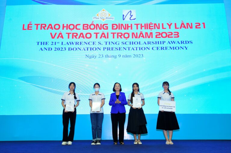 Phu My Hung Corporation and Lawrence S. Ting Foundation grant scholarships worth nearly VND 8 billion